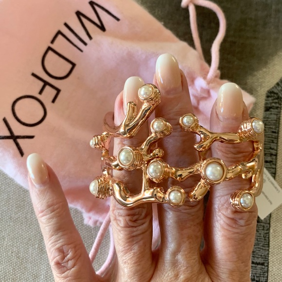 Wildfox Jewelry - Wildfox rose gold & faux pearl fashion bracelet